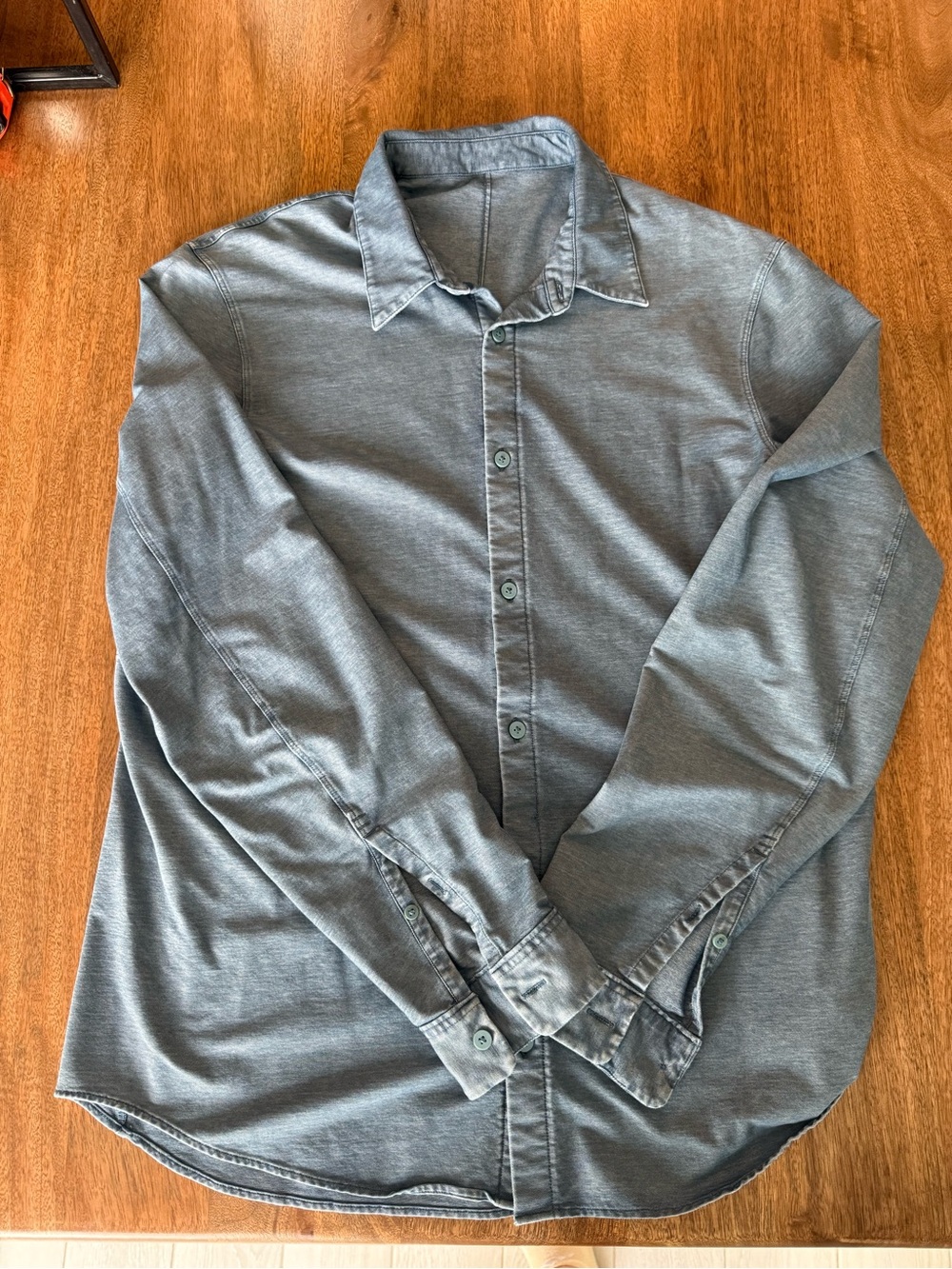 Lululemon men’s button down long sleeve shirt. Navy/Blue size Large
